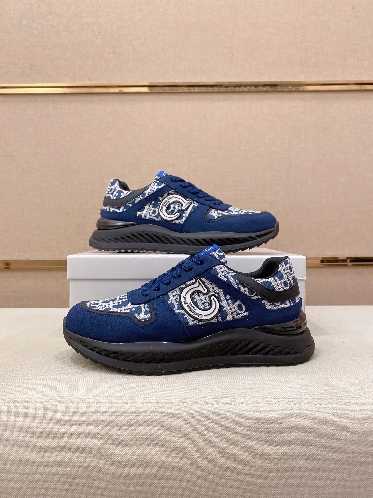 Men's shoes💰 462💰🇮🇹🇮🇹Dior d The new model is on sale at the same time at the counter. The upper 🇮🇹 is imported Italian first-layer cowhide, and the lining is fully imported sheepskin 💪💪. It is a complete 1⃣️ to 1⃣️ replica 🇮🇹💪💪, ⚠ Sole: The original sole is specially provided by the original factory. The exclusive movable molded sole is super comfortable. ⚠Original factory single goods, 🔍🔍high quality, you can enter and leave the counter at will, welcome to compare⚠. Code number:38-44